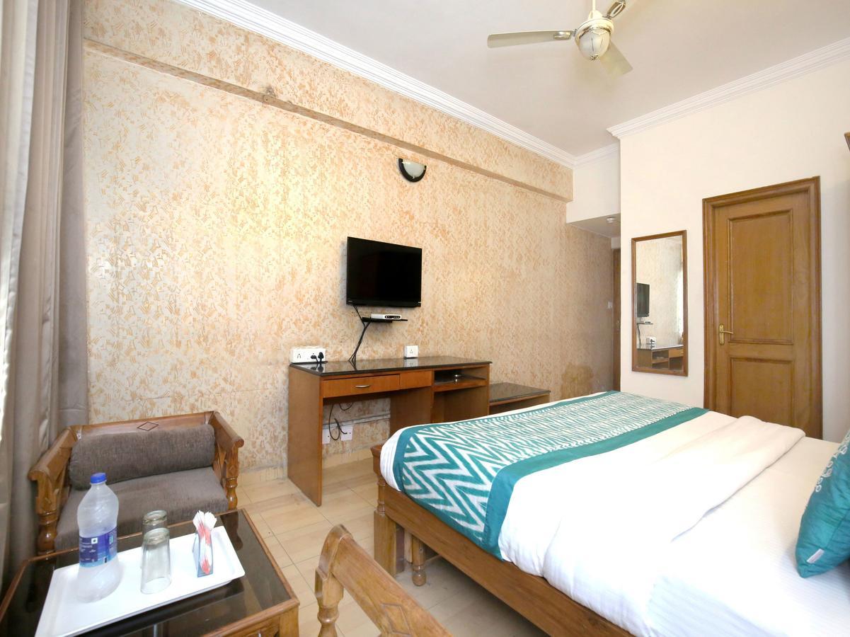 Oyo 3932 Welcome Residency 35 Hotel 2*